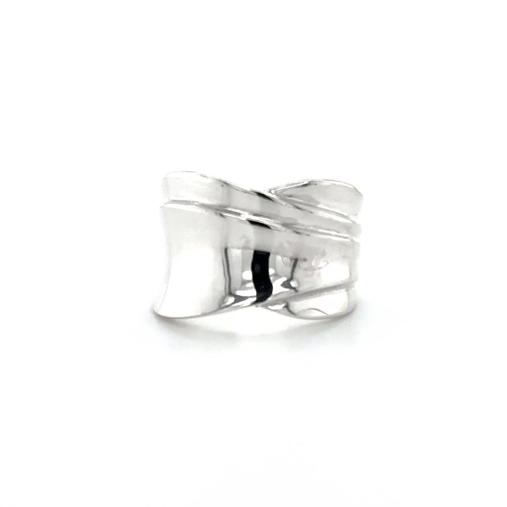 A sophisticated Cigar Band Silver Ring made of .925 Sterling Silver.
