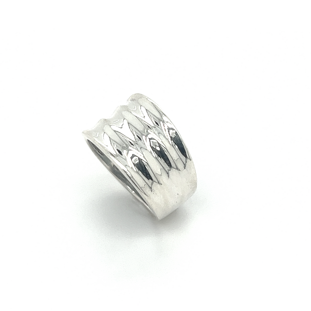 A Super Silver Wide Tapered Band cigar ring with a fashionable pattern.