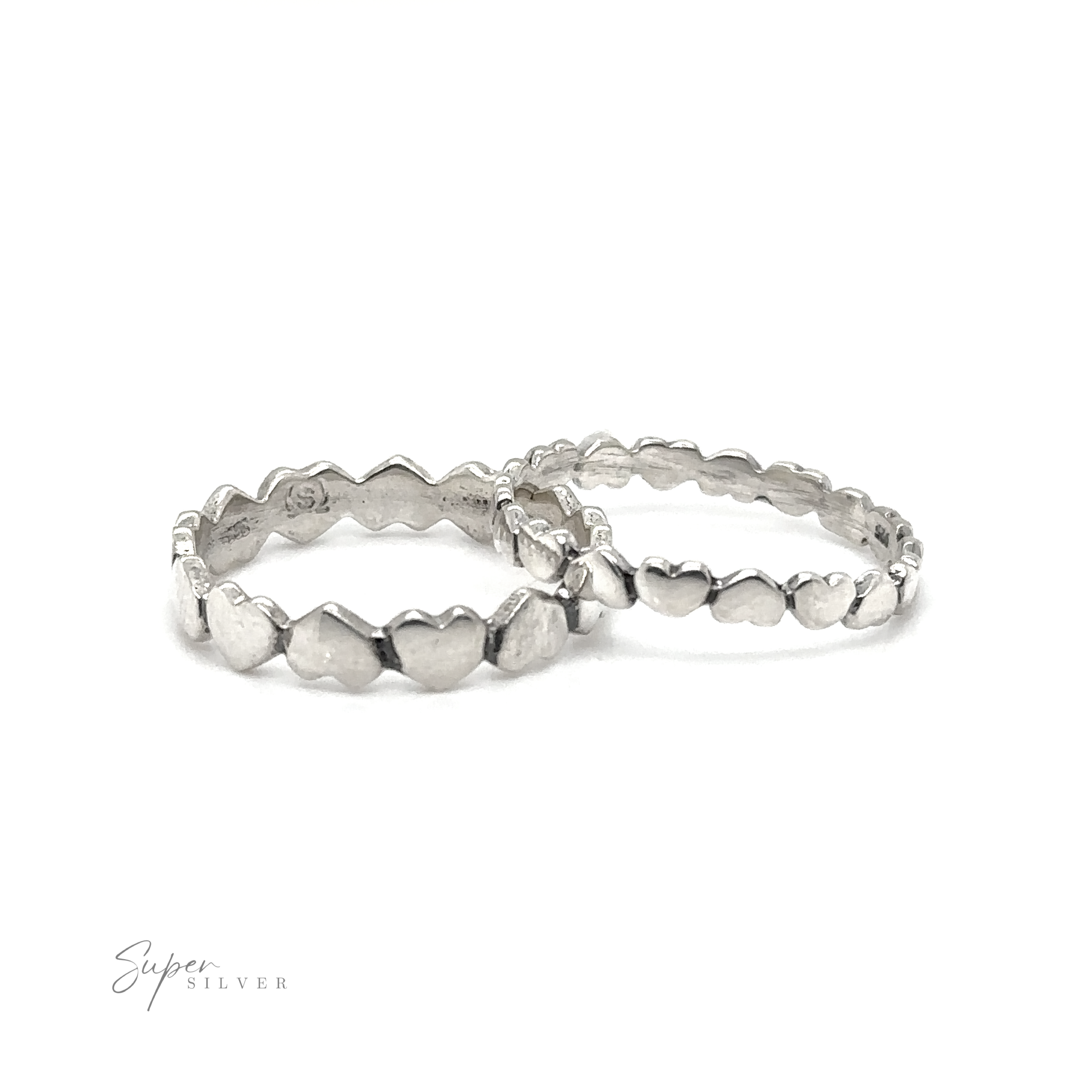 A pair of Hearts Band With Alternating Pattern stacking rings on a white background.