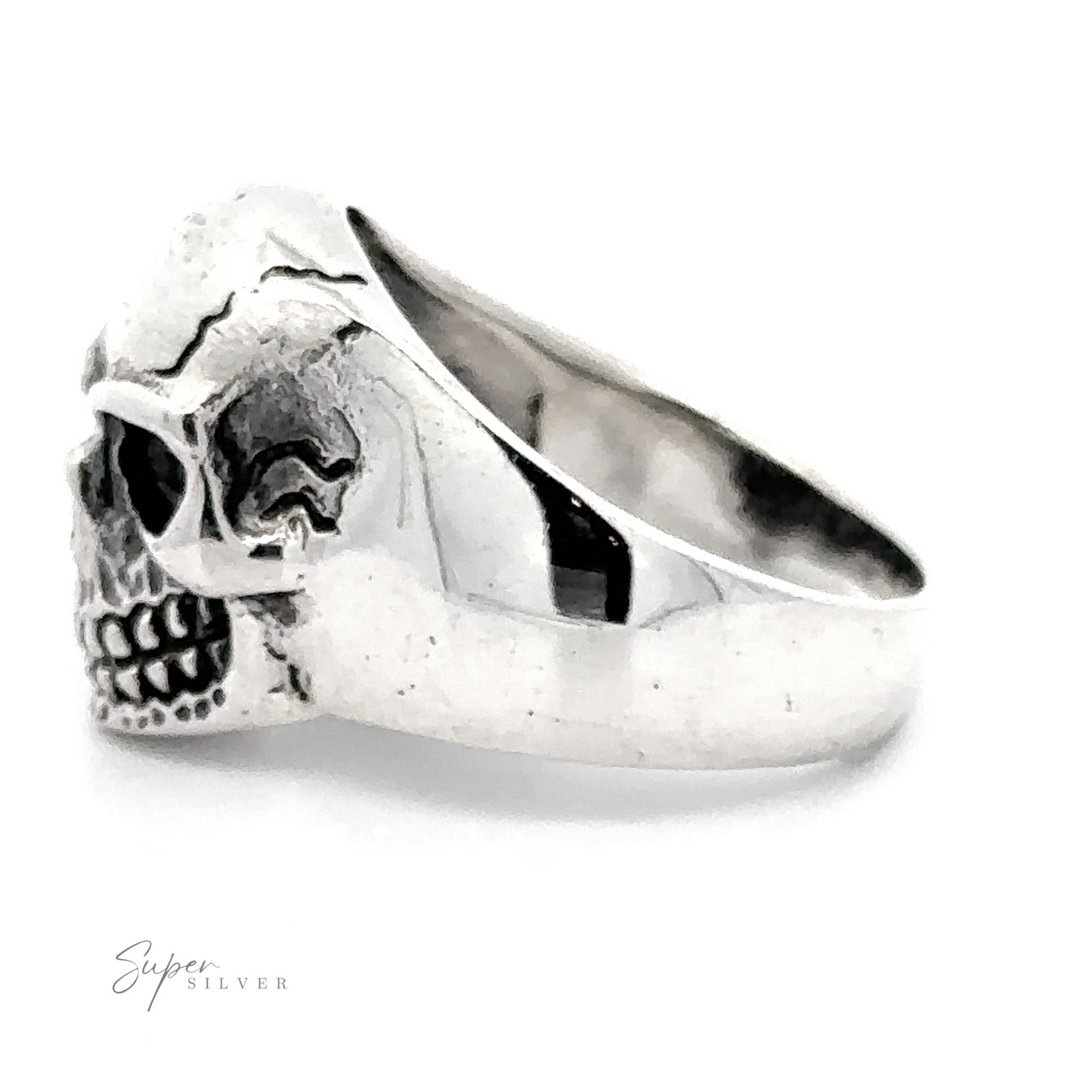 A bold accessory, this Detailed Veined Skull Statement Ring features a detailed skull design, viewed from the front and slightly to the right. Crafted in .925 Sterling Silver, the polished band bears the text "Super Silver" in the lower left corner.
