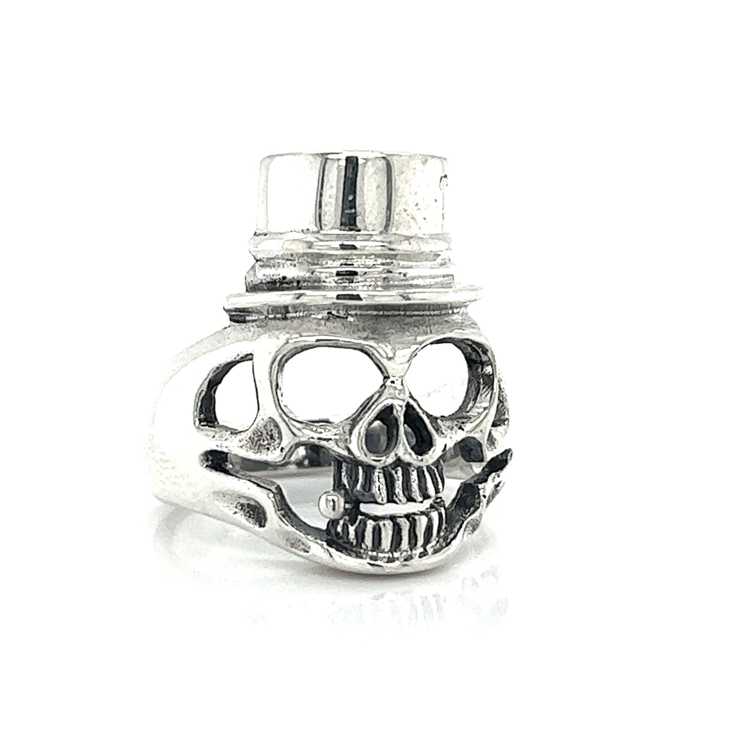 
                  
                    An edgy silver Skull Ring with Top Hat.
                  
                