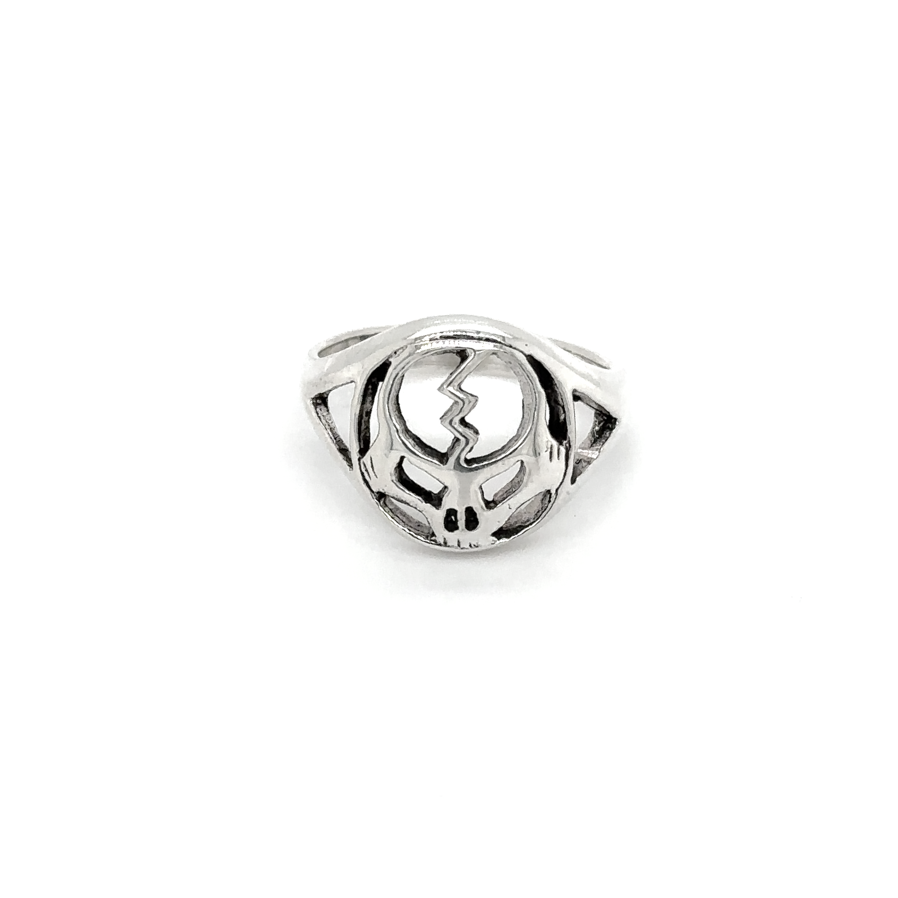 A outlined skull ring with lightning bolt on it.
