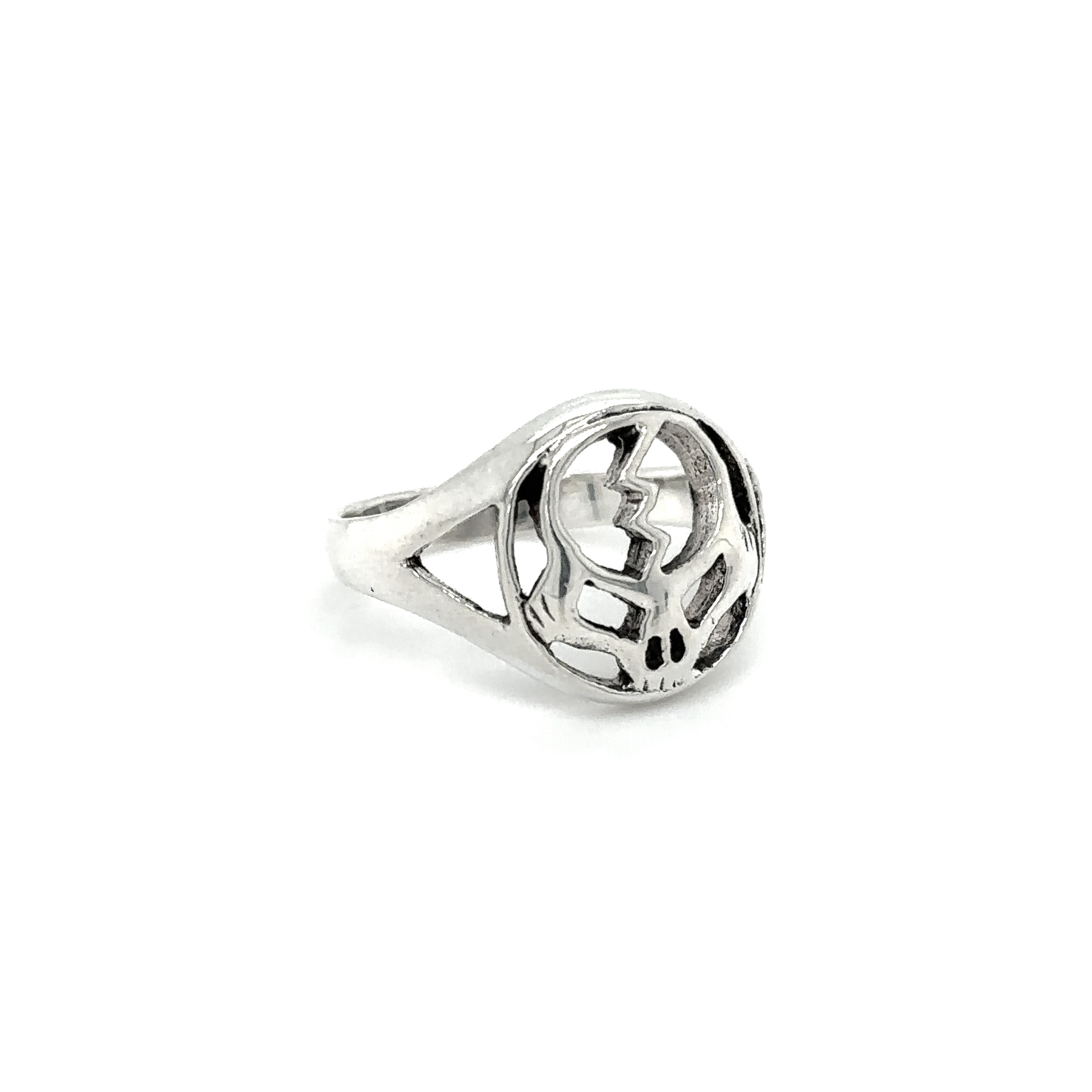 An Outlined Skull Ring with Lightning Bolt with a flower in the middle.