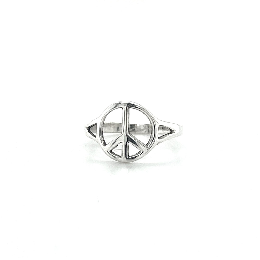 
                  
                    A Simple Peace Sign Ring from Super Silver, symbolizing good vibes, set against a clean white background.
                  
                
