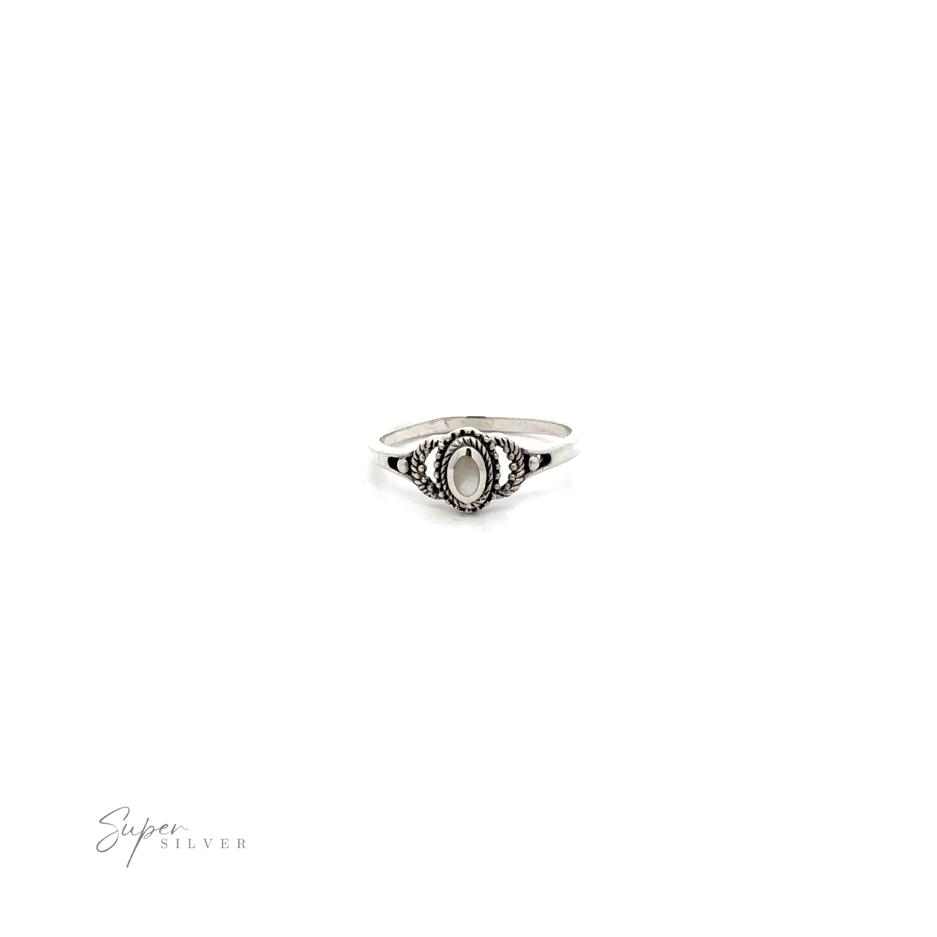 A Inlaid Oval Stone Ring with Rope Texture.