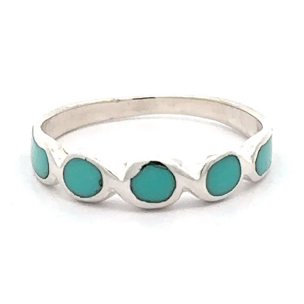 An inlaid turquoise oval crossover patterned ring in sterling silver.