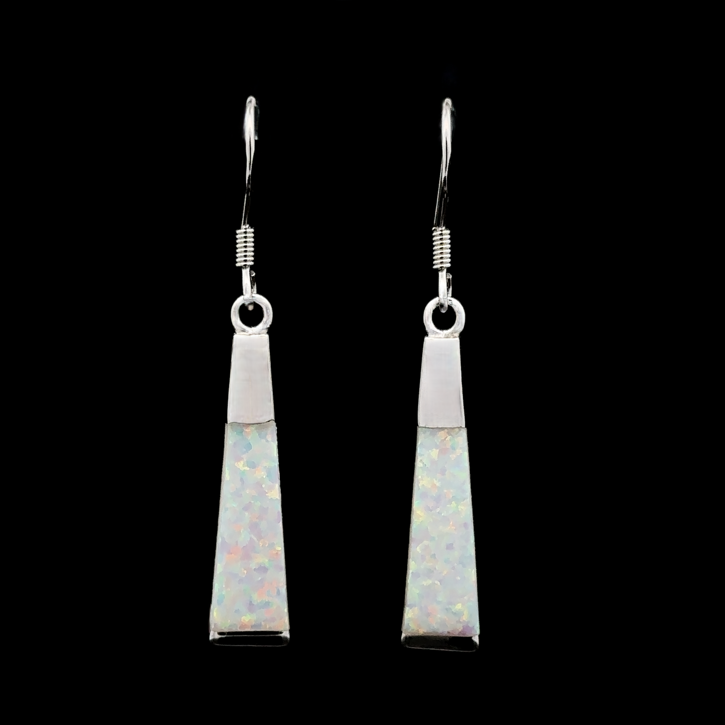 
                  
                    Boucles d'oreilles longues et élégantes en opale
                  
                