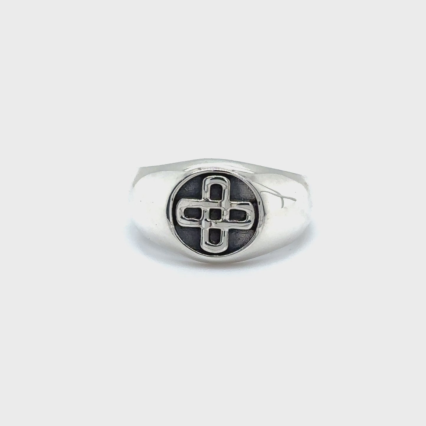 
                  
                    Load and play video in Gallery viewer, Celtic Solomon&amp;#39;s Knot Signet Ring
                  
                