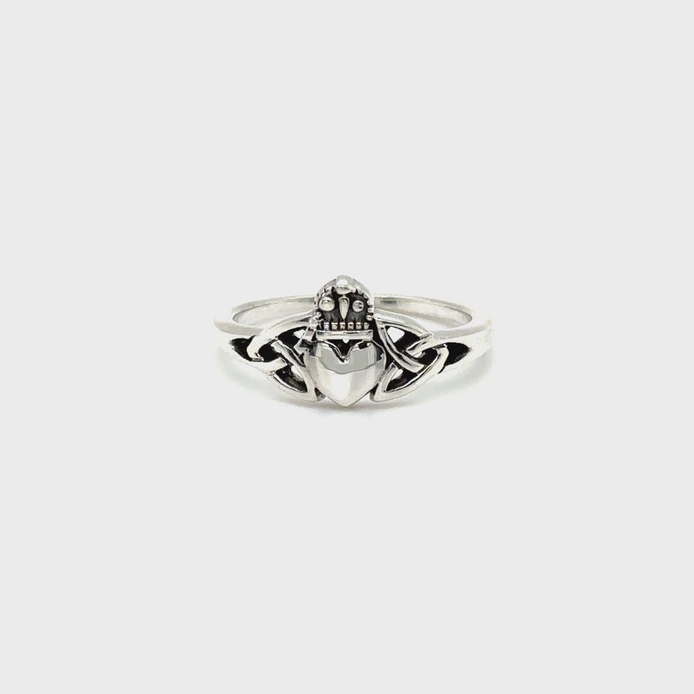 
                  
                    Load and play video in Gallery viewer, Celtic Knot Claddagh Ring
                  
                