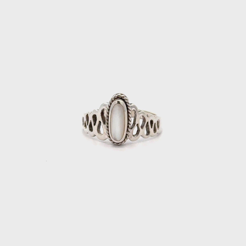 
                  
                    Load and play video in Gallery viewer, Oval Inlaid Stone Ring With Wavy Squiggle Design
                  
                