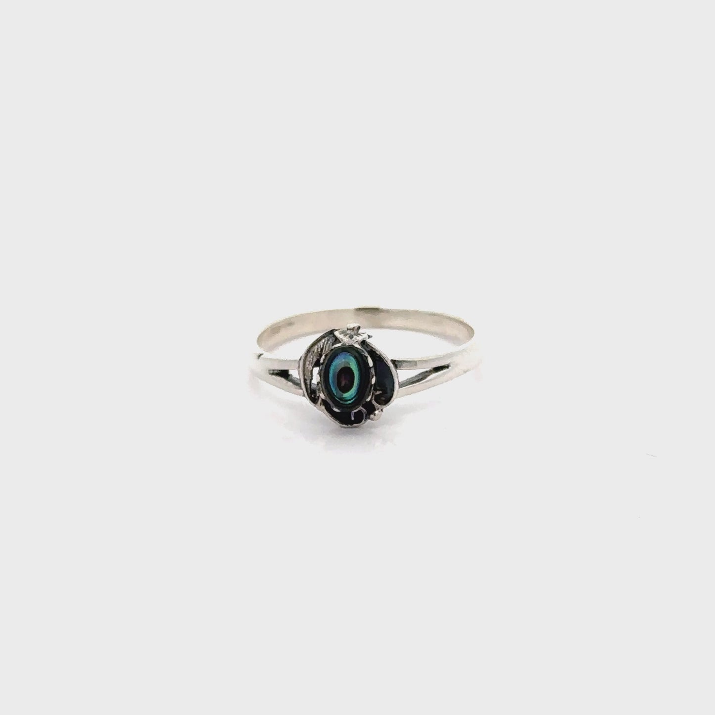 
                  
                    Load and play video in Gallery viewer, Stone Oval Ring With Delicate Detailing
                  
                
