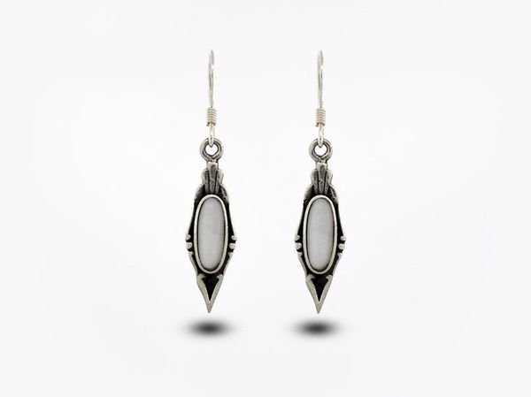 A pair of Super Silver Elegant White Mother of Pearl Earrings with Oval Stone.