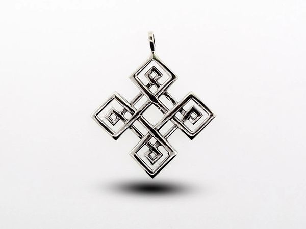 This Four Points Celtic Knot pendant, beautifully crafted in Sterling Silver by Super Silver, showcases an intricate Celtic knot design.