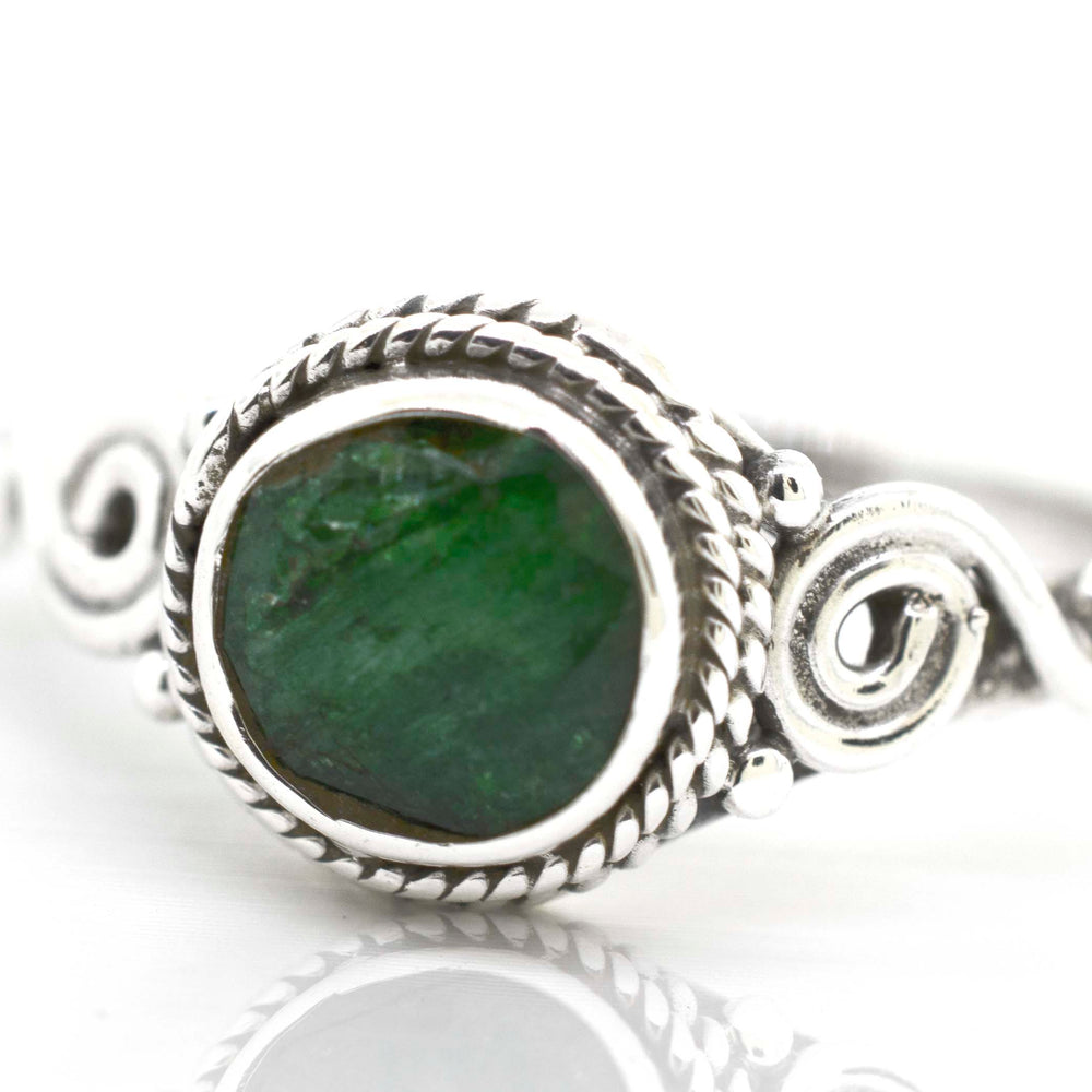 
                  
                    Embrace a bohemian vibe with this Super Silver .925 sterling silver Gemstone Circle Ring With Rope Border And Swirl Design featuring an exquisite emerald stone.
                  
                