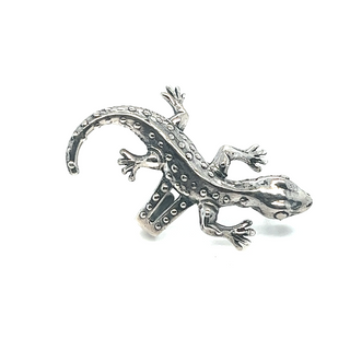 
                  
                    A Super Silver Unique Gecko Ear Cuff showcasing resilience and adaptability, set against a clean white background.
                  
                
