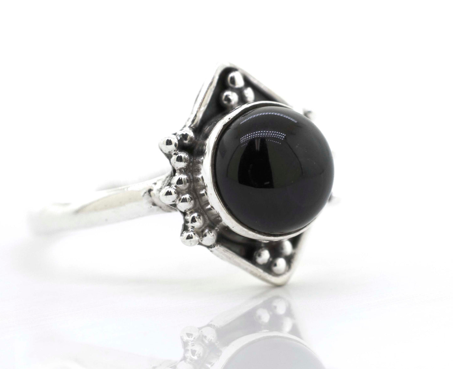 
                  
                    A Super Silver round gemstone ring with an oxidized diamond shape pattern, featuring a black onyx gemstone, on a white surface.
                  
                