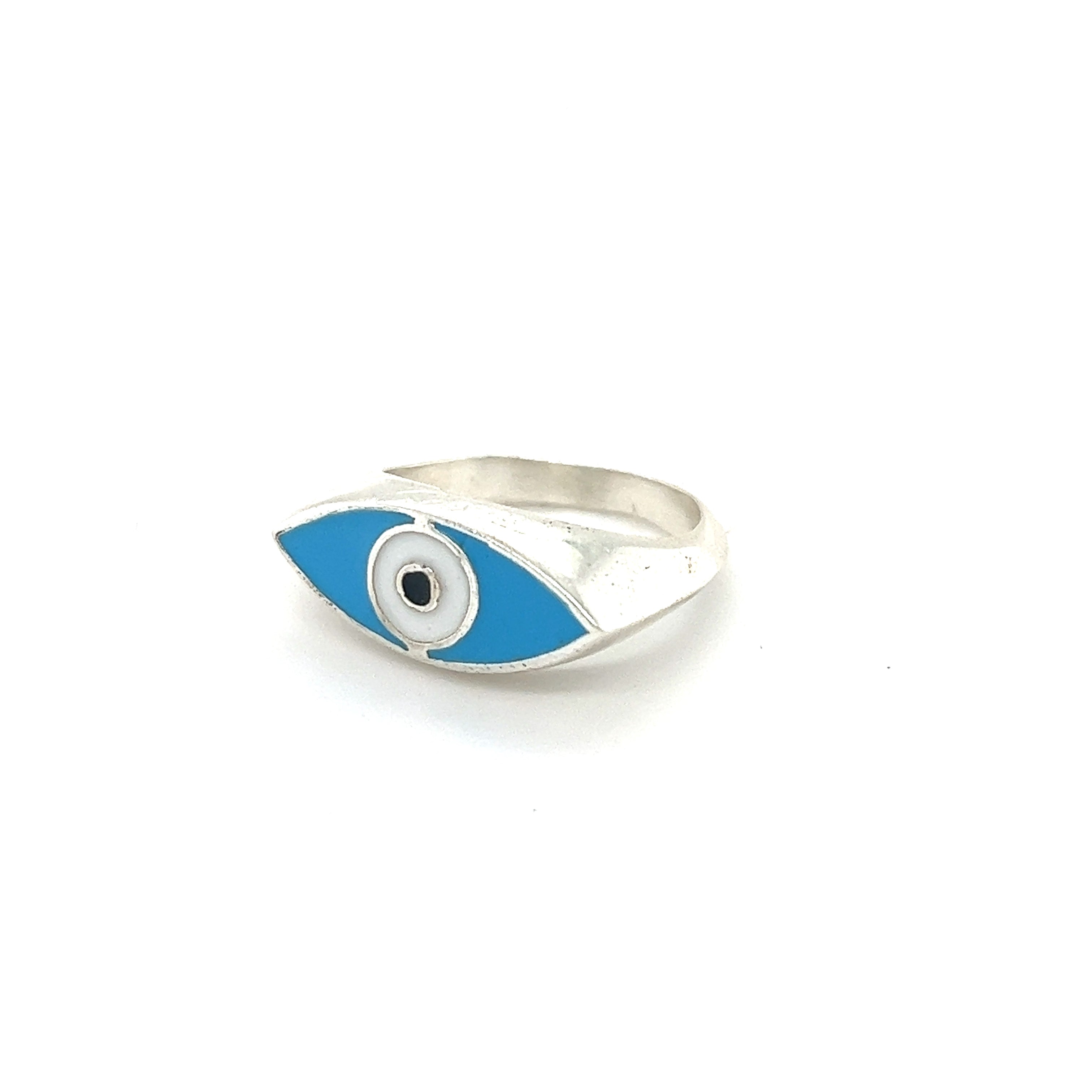 A stunning Evil Eye Ring with blue enamel, crafted in .925 Sterling Silver. This exquisite piece is part of our protection collection from Super Silver.