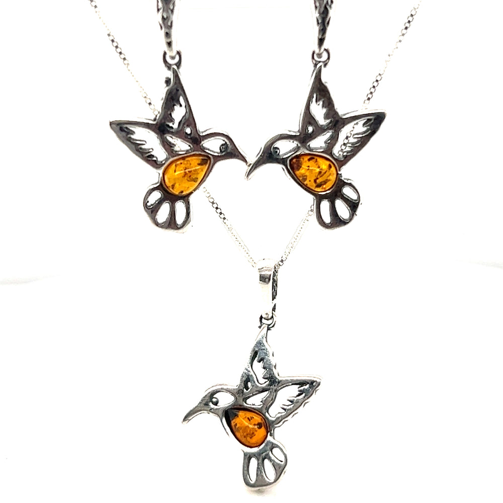 
                  
                    A Super Silver Amber Hummingbird pendant and earrings set, featuring delicate Amber Hummingbird-shaped earrings.
                  
                