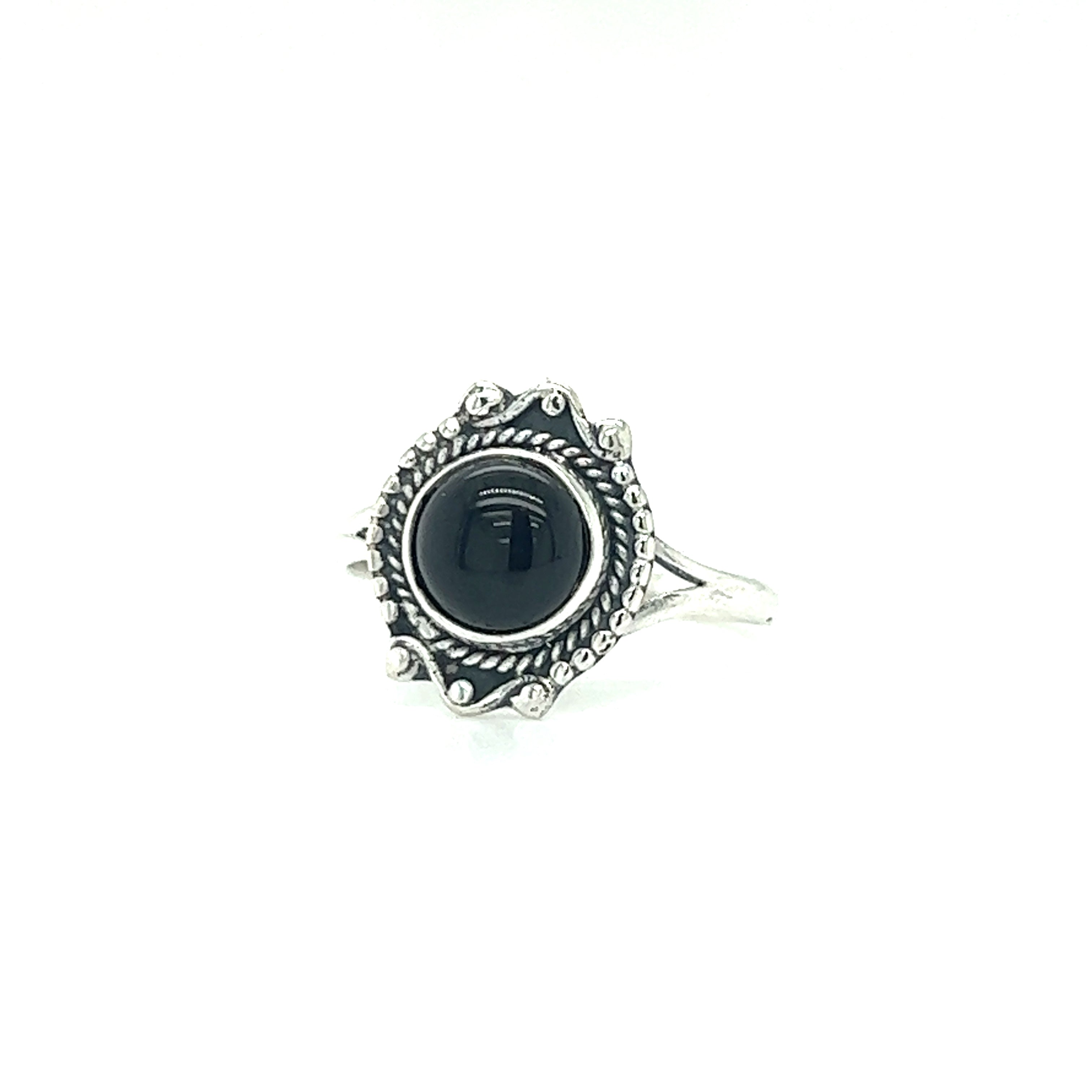 A Round Gemstone Ring With Vintage Setting, featuring a black onyx stone set in .925 Sterling Silver and exuding bohemian sophistication, by Super Silver.