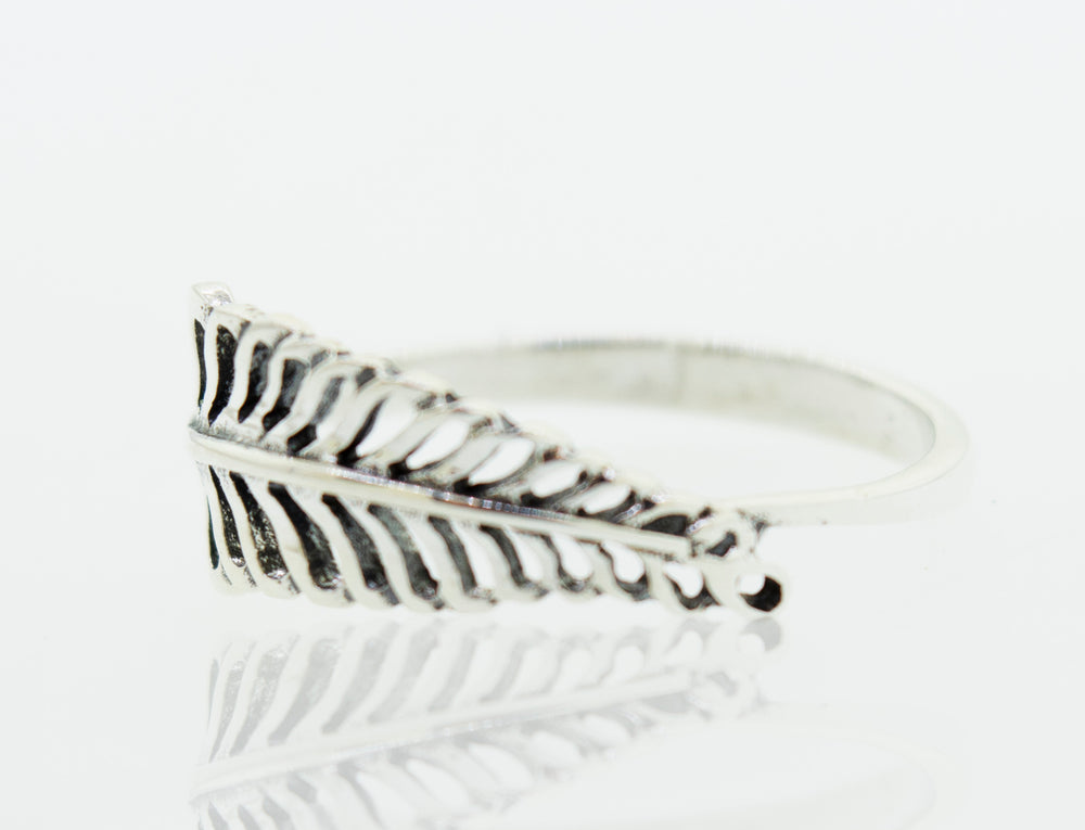 A Super Silver Cutout Leaf Design Ring.