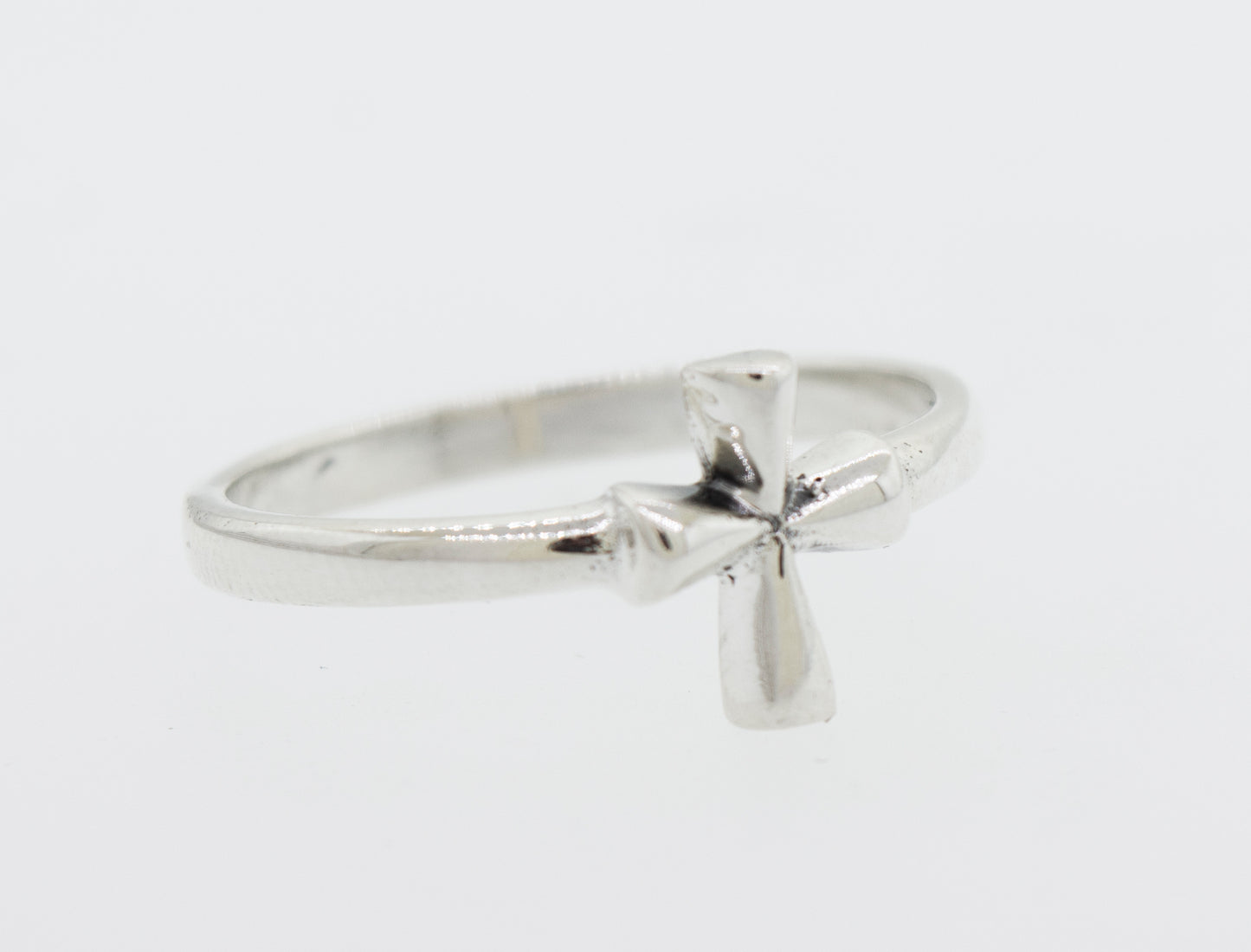 A vertical Simple Cross Ring by Super Silver on a white background.