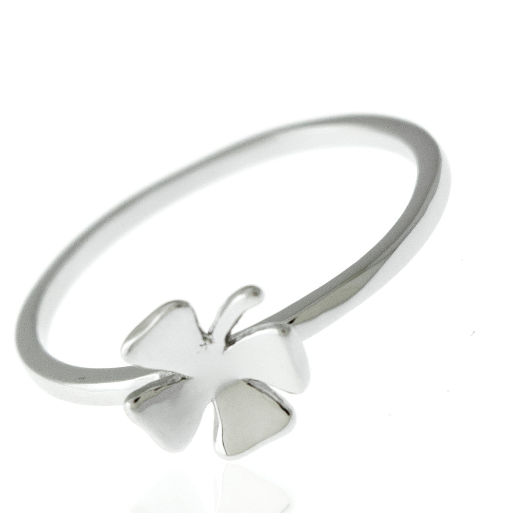 A high-polish Super Silver 925 sterling silver Clover Ring.