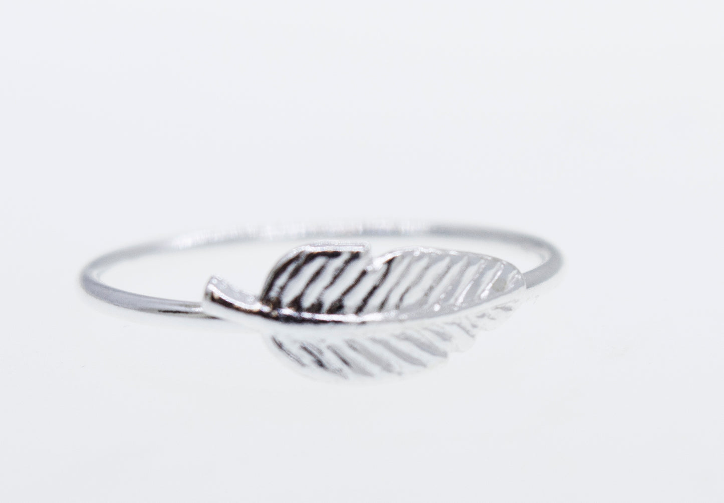 
                  
                    A Super Silver Silver Feather Ring with a leaf design.
                  
                
