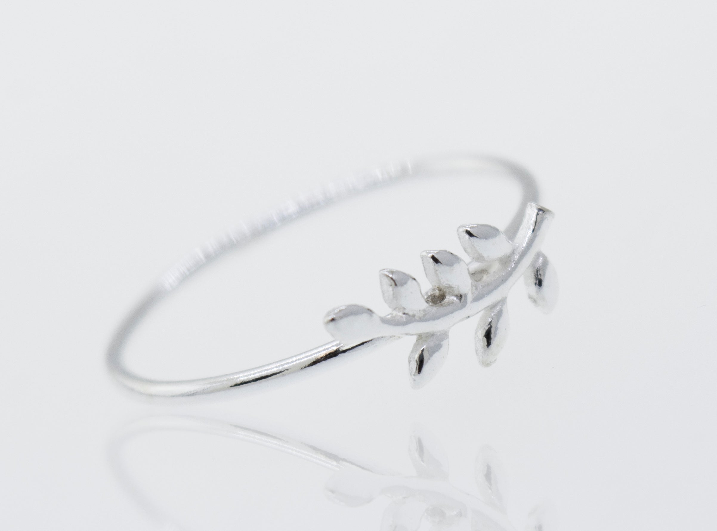 A delicate Little fern Silver Ring with a fern design from Super Silver.