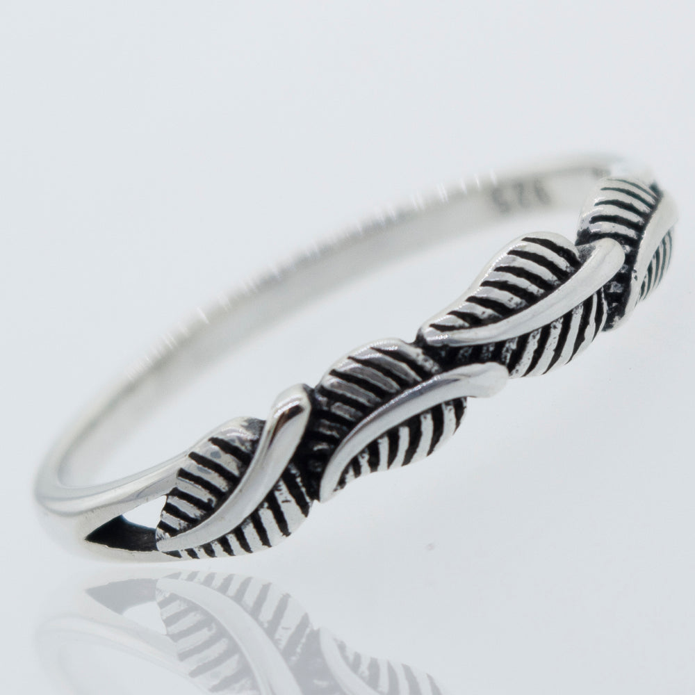 A Four Leaves Silver Ring with a horizontal leaf design made by Super Silver.