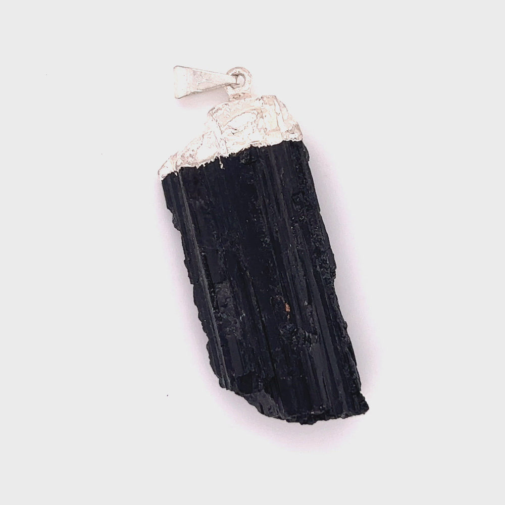 
                  
                    Load and play video in Gallery viewer, Raw Crystal Pendant With Silver Cap
                  
                