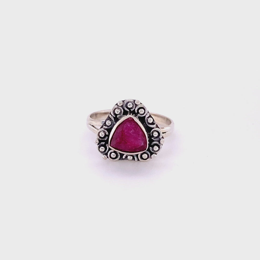 
                  
                    Load and play video in Gallery viewer, Triangular Gemstone Ring with A Flat Ball Boarder
                  
                