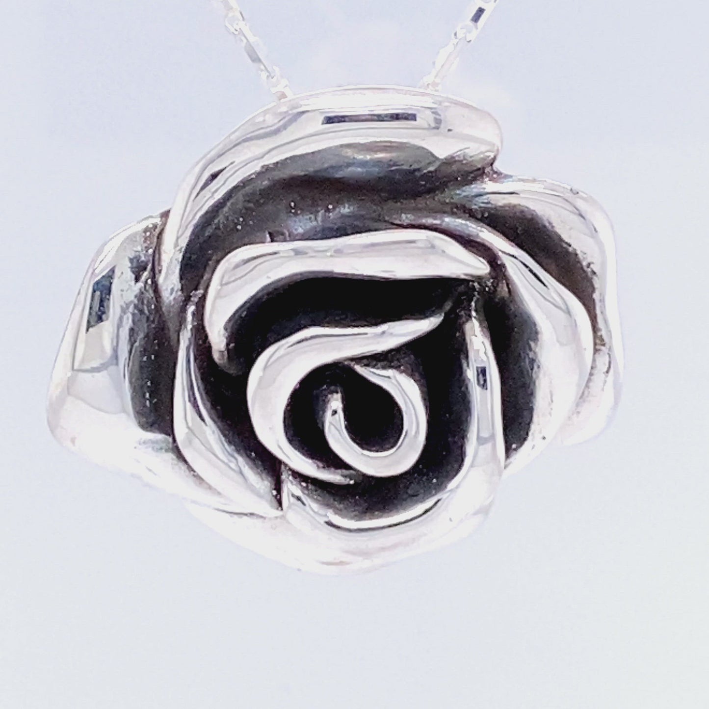 
                  
                    Load and play video in Gallery viewer, Stunning Electroformed Rose Pendant/Brooch
                  
                