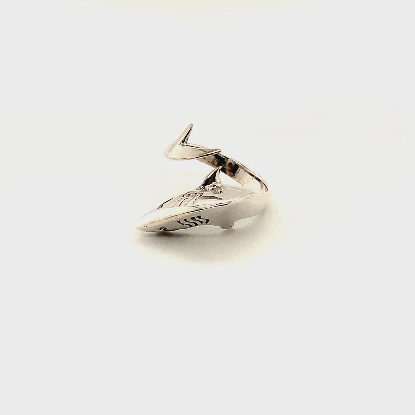 
                  
                    Load and play video in Gallery viewer, Adjustable Shark Ring
                  
                