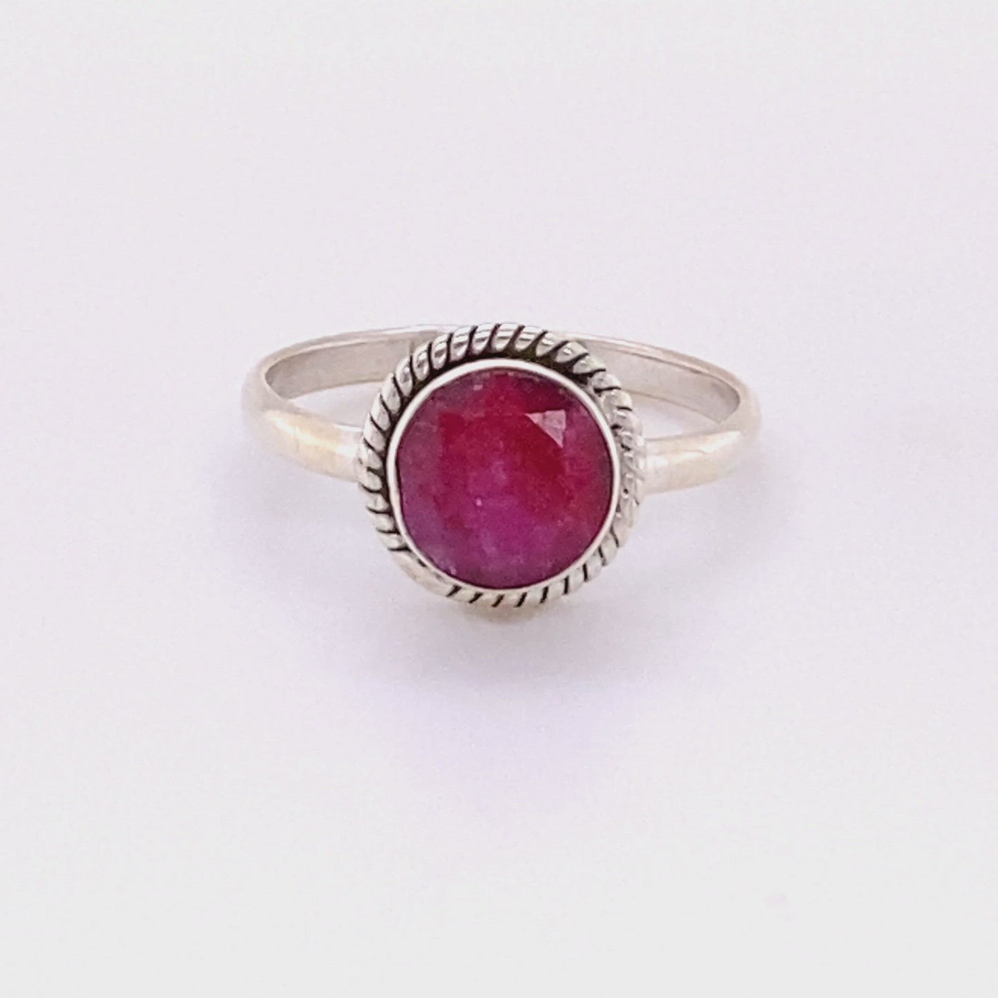 
                  
                    Load and play video in Gallery viewer, Simple Round Gemstone Ring with Rope Border
                  
                