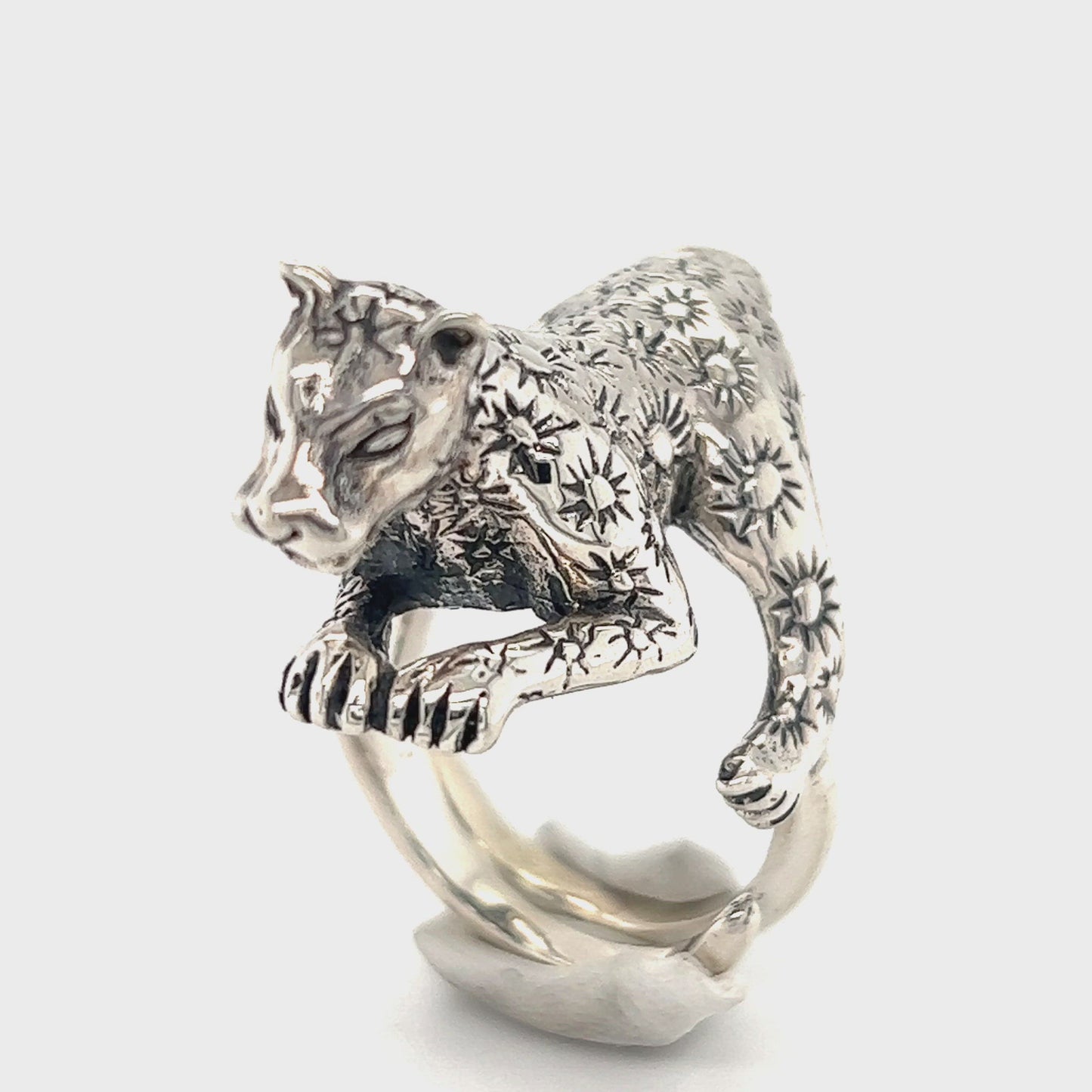 
                  
                    Load and play video in Gallery viewer, Statement Jaguar Ring
                  
                