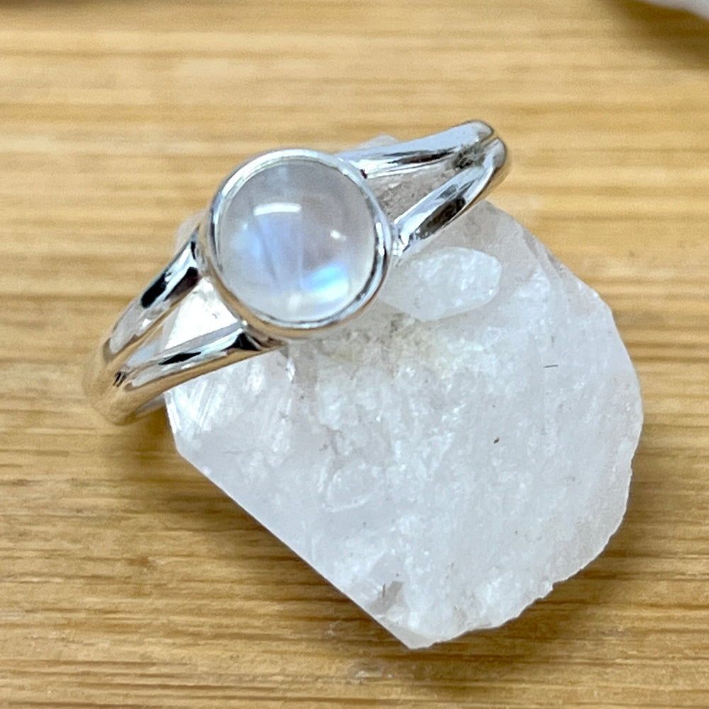 
                  
                    Circular Minimalist Stone ring in sterling silver by Super Silver.
                  
                