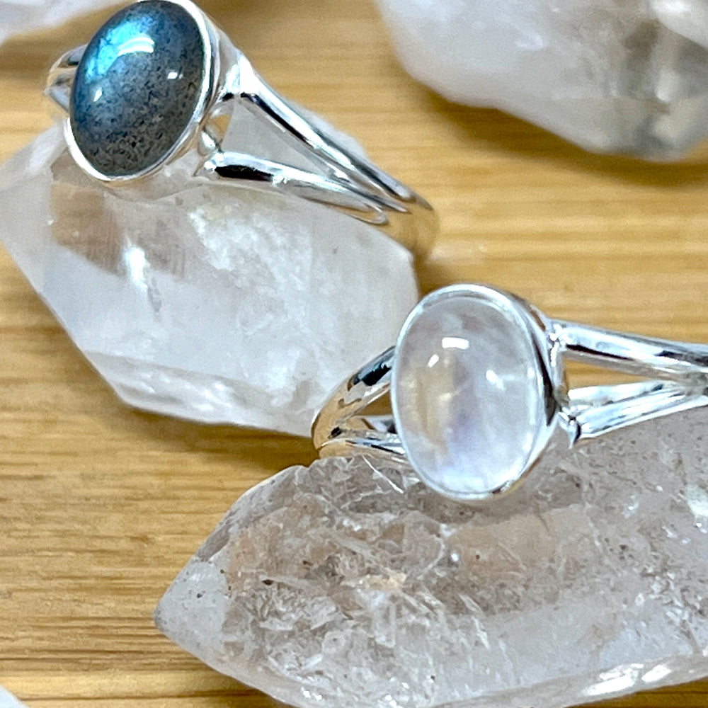 
                  
                    Sterling silver Minimalist Moonstone Or Labradorite ring perfect for a hippie vibe.
                  
                
