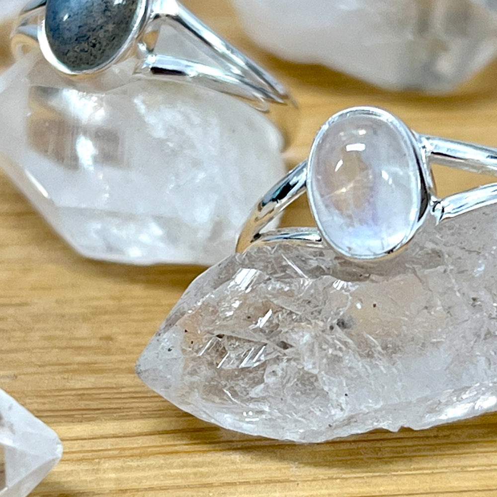 
                  
                    This Minimalist Moonstone or Labradorite ring showcases the mesmerizing beauty of the labradorite stone. Perfect for bohemian and Santa Cruz vibes.
                  
                