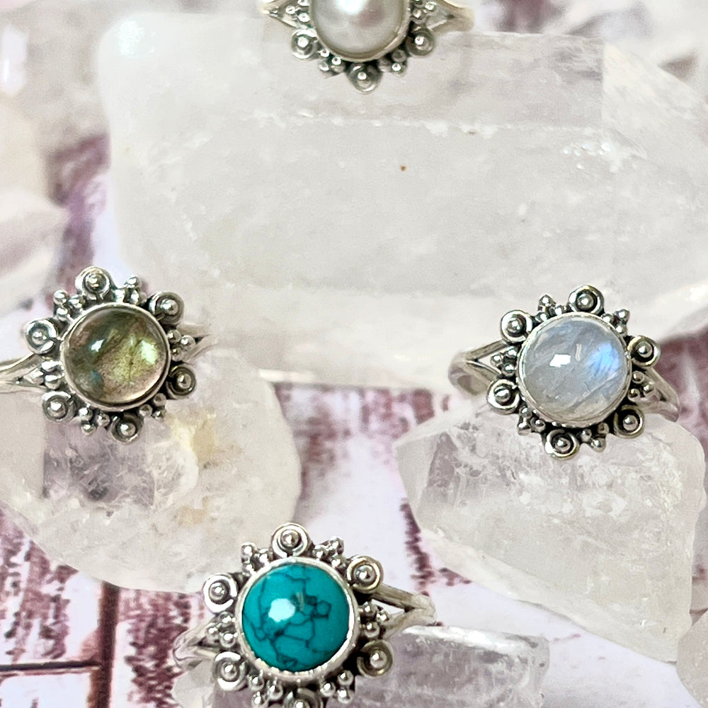 
                  
                    Four beautiful round flower rings with natural gemstones, perfect for the boho or hippie style.
                  
                