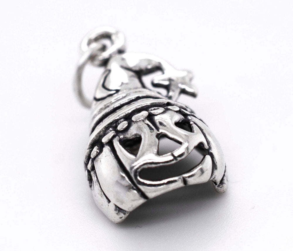 
                  
                    A Super Silver Jack O' Lantern with Witch Hat charm, perfect for Halloween or autumn fashion.
                  
                
