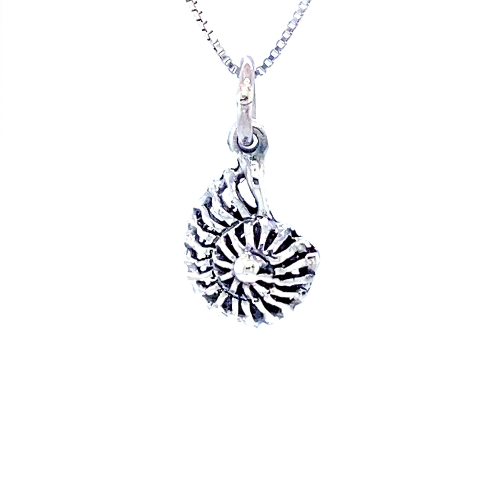 Indulge your ocean vibe with a stunning Super Silver Small Nautilus Pendant necklace. Perfect for sea lovers, this silver necklace showcases the intricate beauty of a genuine nautilus shell.