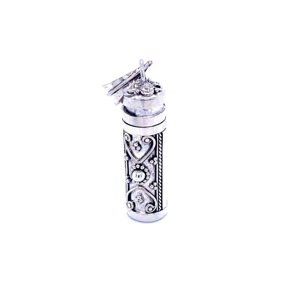 
                  
                    A Super Silver Prayer Box Pendant adorned with an ornate design, ideal for storing religious scripture or serving as a cherished memento.
                  
                