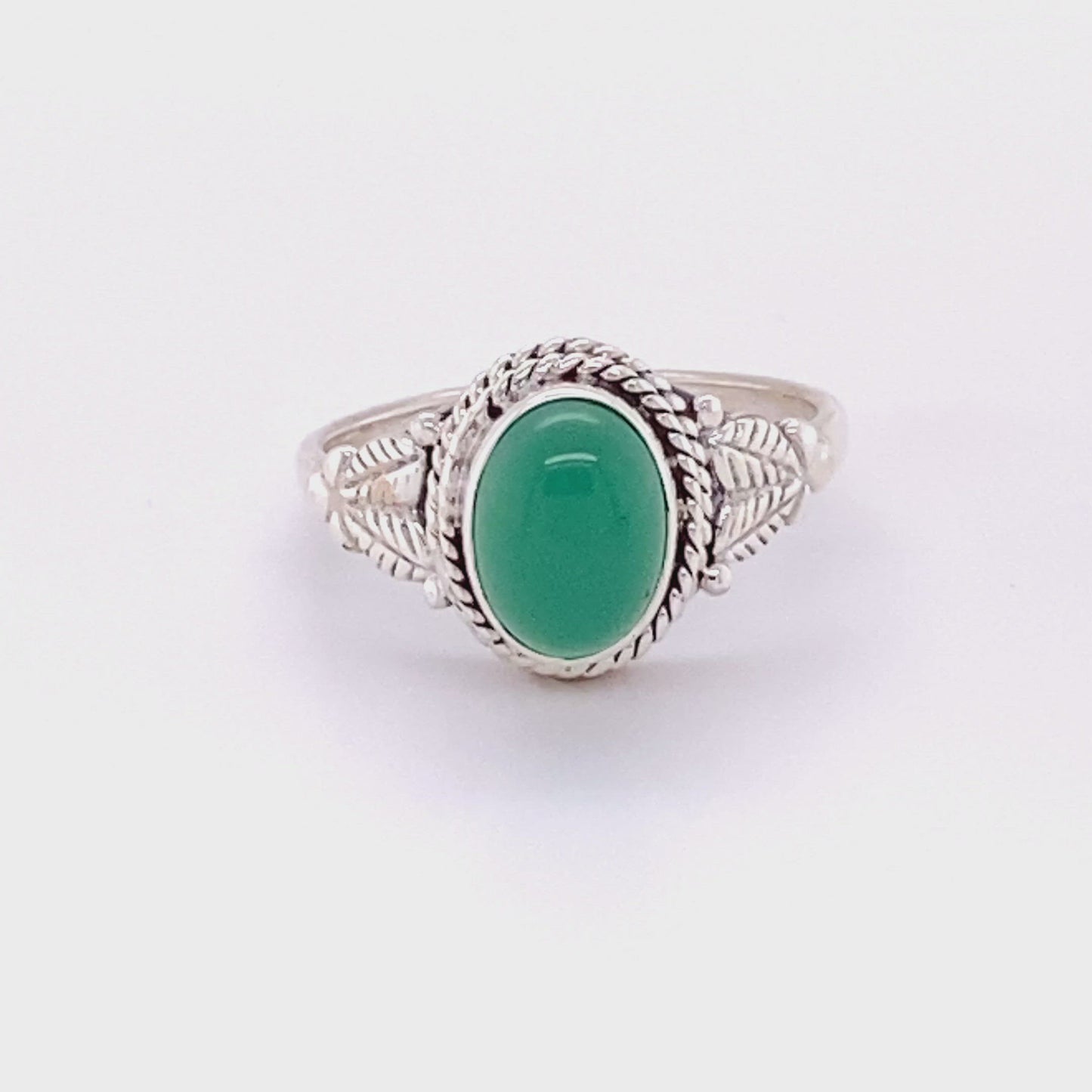 
                  
                    Load and play video in Gallery viewer, Oval Aventurine Ring with Intricate Rope and Leaf Border
                  
                