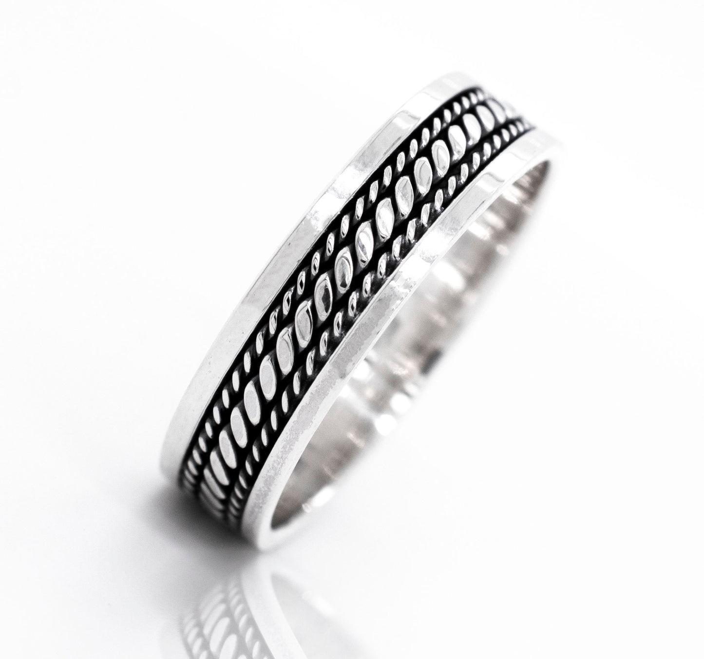 An everyday wear silver Band with Etched Rope Pattern.