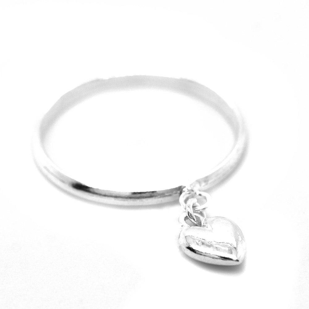 
                  
                    A Delicate Heart Charm Ring made with .925 Sterling Silver, perfect for expressing love. (Brand: Super Silver)
                  
                
