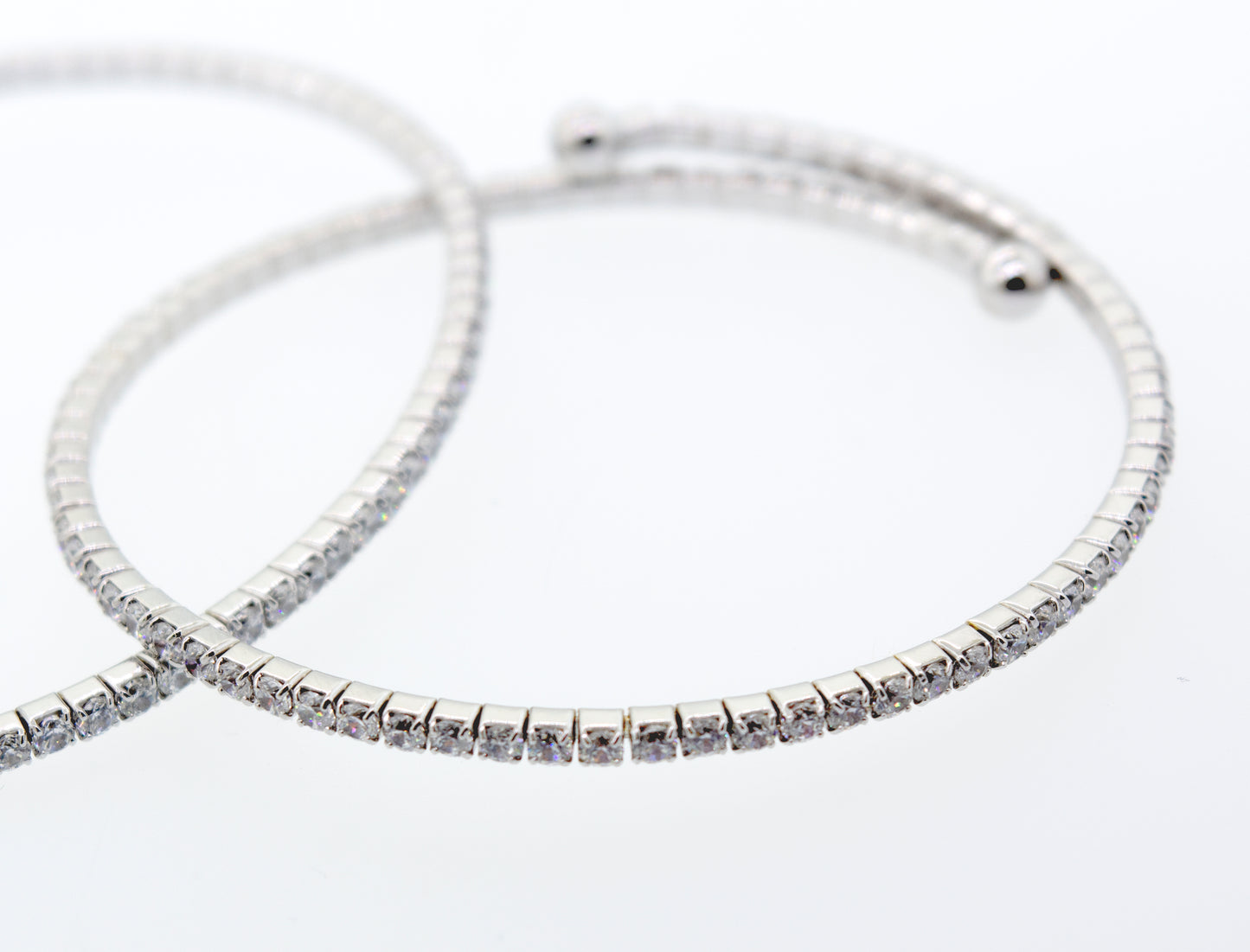 
                  
                    The Super Silver Cubic Zirconia Simple Wrap Bracelet is elegant and made of white gold.
                  
                
