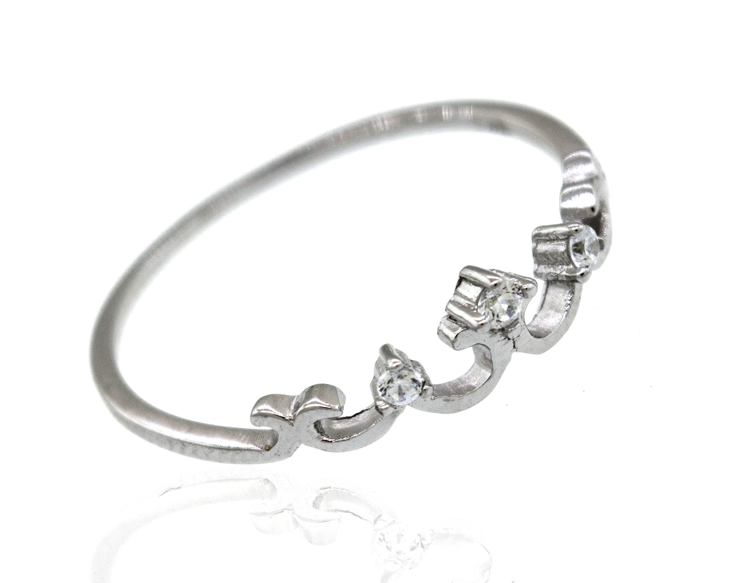A Crown Ring with Tiny Cubic Zirconia