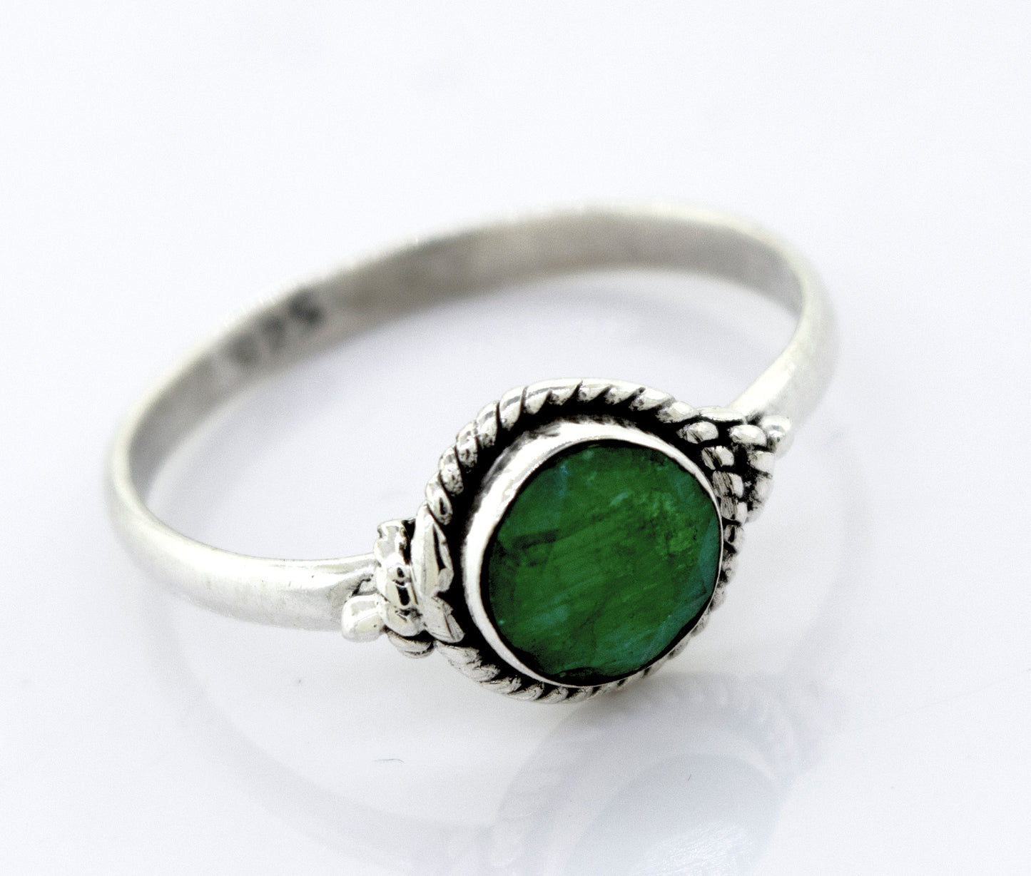 
                  
                    Simple Round Emerald Ring With Rope Border
                  
                