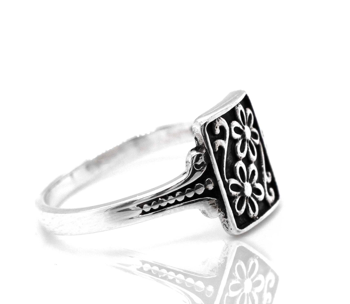 A Shield With Flower Pattern Ring made of sterling silver.