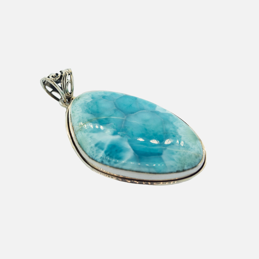 
                  
                    An elegant Super Silver pendant with a Large Larimar Pendant with Simple Border in it.
                  
                